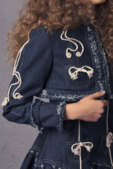 crop denim jacket featuring two decorative front pockets