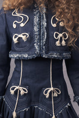crop denim jacket featuring two decorative front pockets