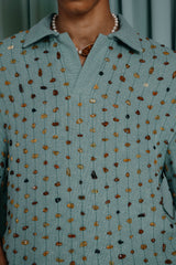 Fully embroidered with natural amber and gilded beads in symmetrical lines