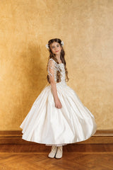 Magnificent ivory dress made of duchess silk.