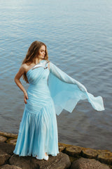 Exceptional one-shoulder mermaid gown made of crinkle silk taffeta.