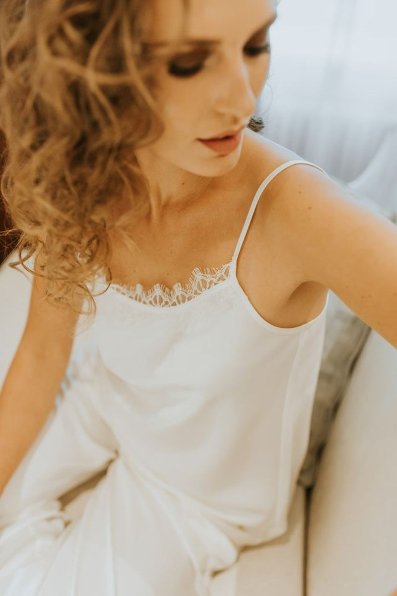 Crafted in white silk twill and delicate lace this effortlessly chic camisole is a wardrobe staple
