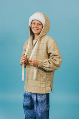 Warm, rough-linen V-neck hoodie with a large pocket in the front.