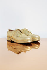 Elegant golden genuine leather Oxford shoes with leather lining and a supple rubber sole.