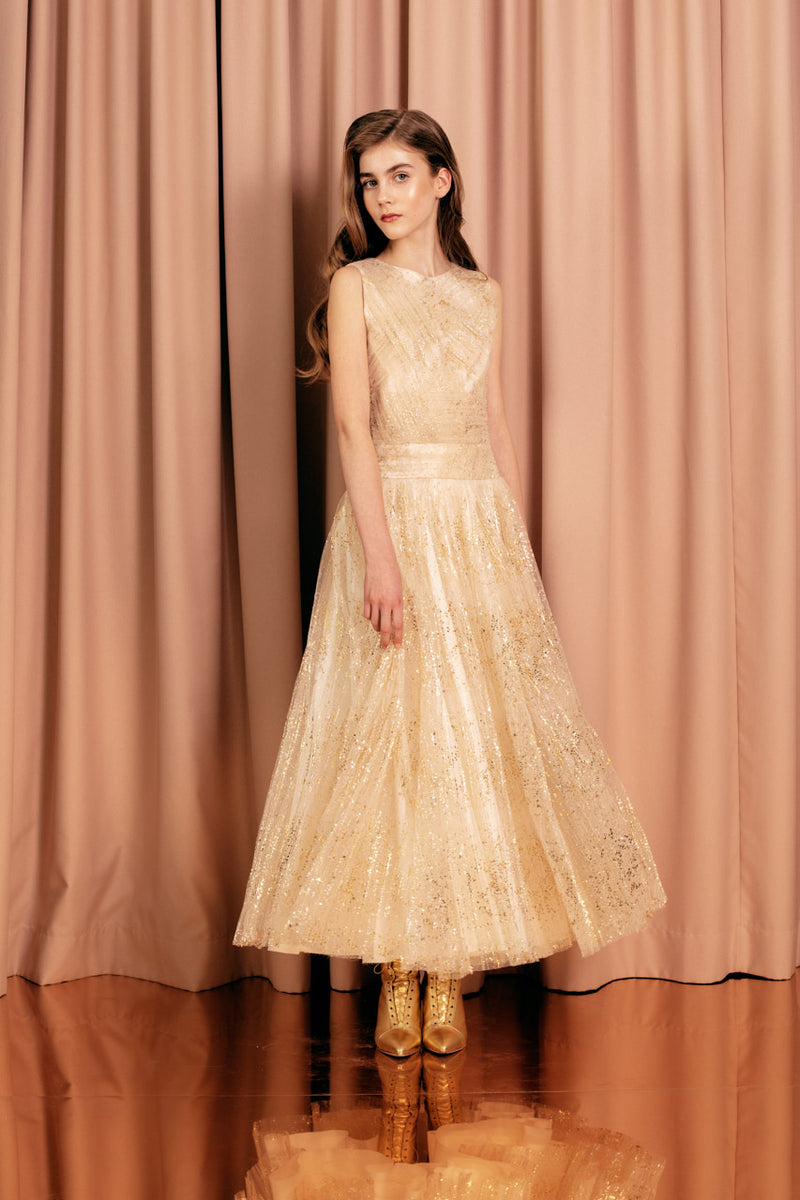 Magical golden champagne ball dress with a full tulle skirt and silk and cotton lining for volume and comfort.