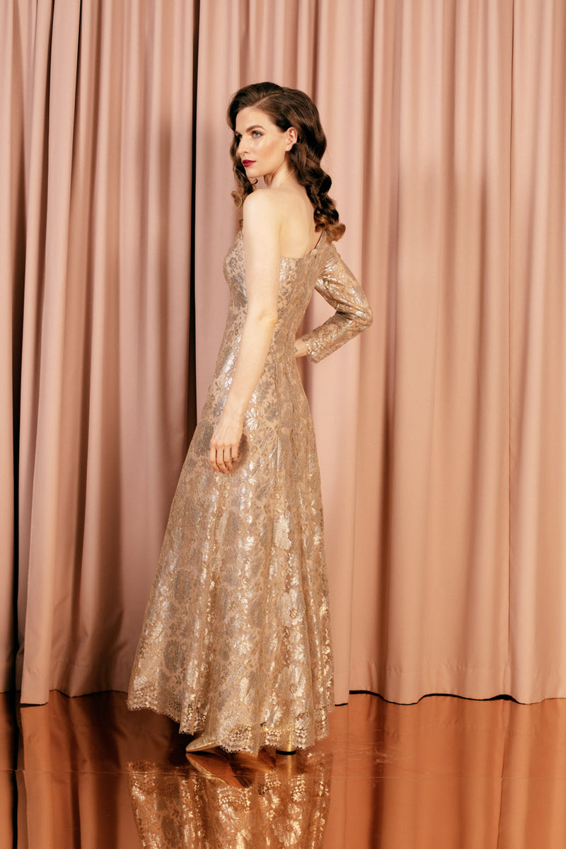Luxurious shimmering off -the-shoulder golden ball gown