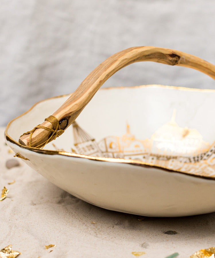 The tableware collection Riviera poetically channels the Golden City that lays noble at the bottom of the Sea and deep within our hearts. 