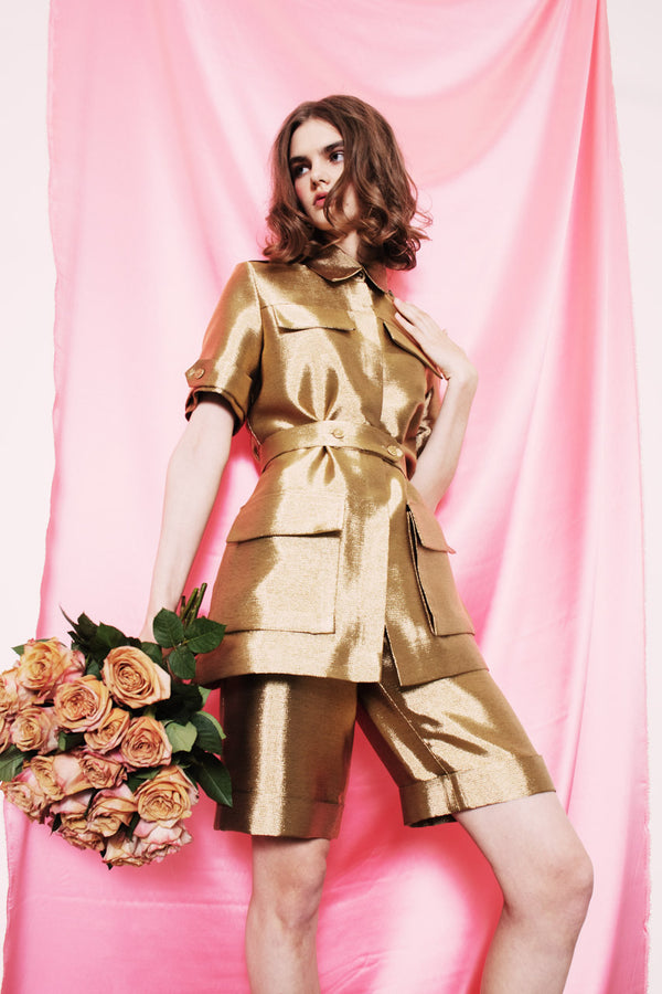 Glamorous golden safari-style short-sleeved jacket for a relaxed and exciting look.