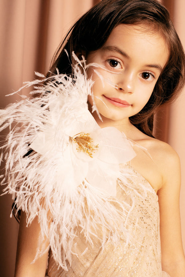 Beautifully crafted white daffodil hair pin in 100 % silk and gilded bead and ostrich feather trim.