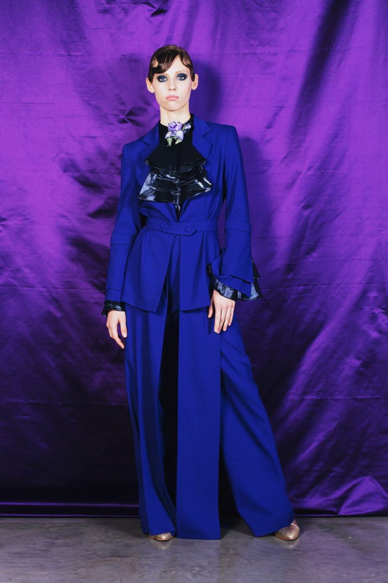 Rich indigo blue wide-leg trousers in 100 % wool and 100 % silk lining and slits